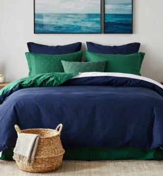 18 Navy and Green Bedding Ideas for a Stylish Bedroom